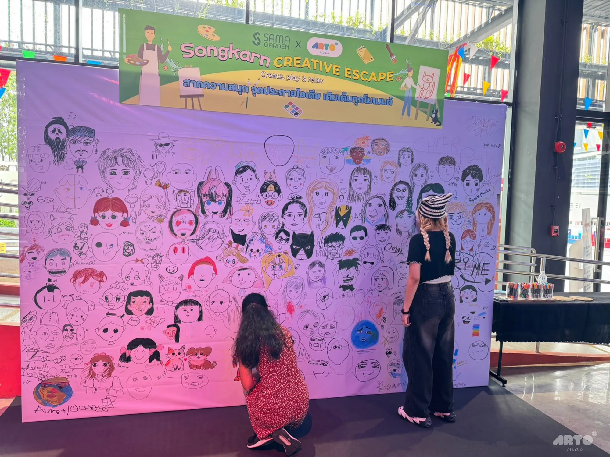 ผนังวาดภาพร่วมกันในงาน Songkran Creative Escape