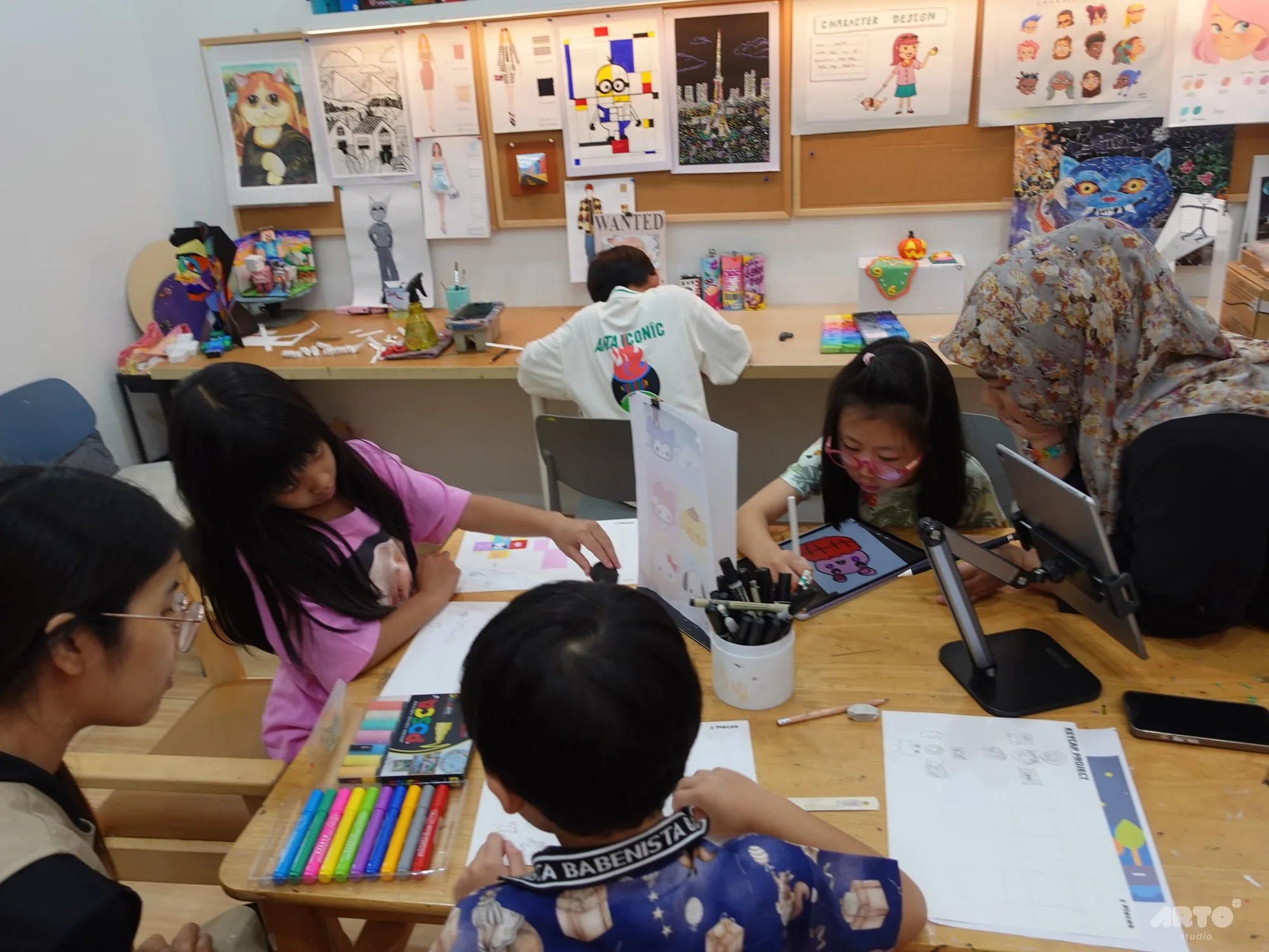คลาสเด็กโต ทำงานของตัวเองไปพร้อมกัน